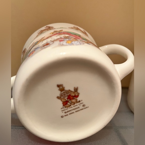 Royal Doulton vintage Bunnykins tea cups one double handle & one single handle - Picture 5 of 5